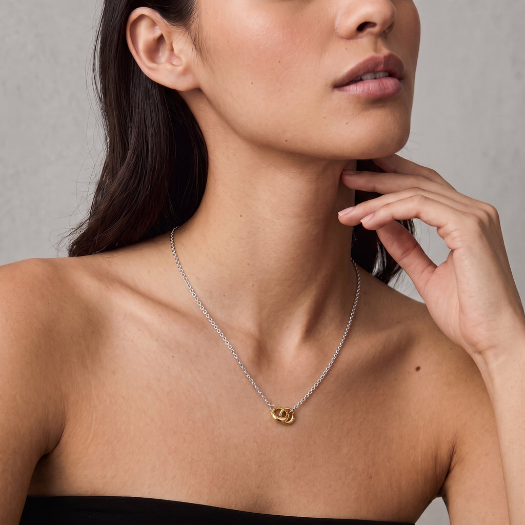 Interlocking Ring Pendant Chain Necklace